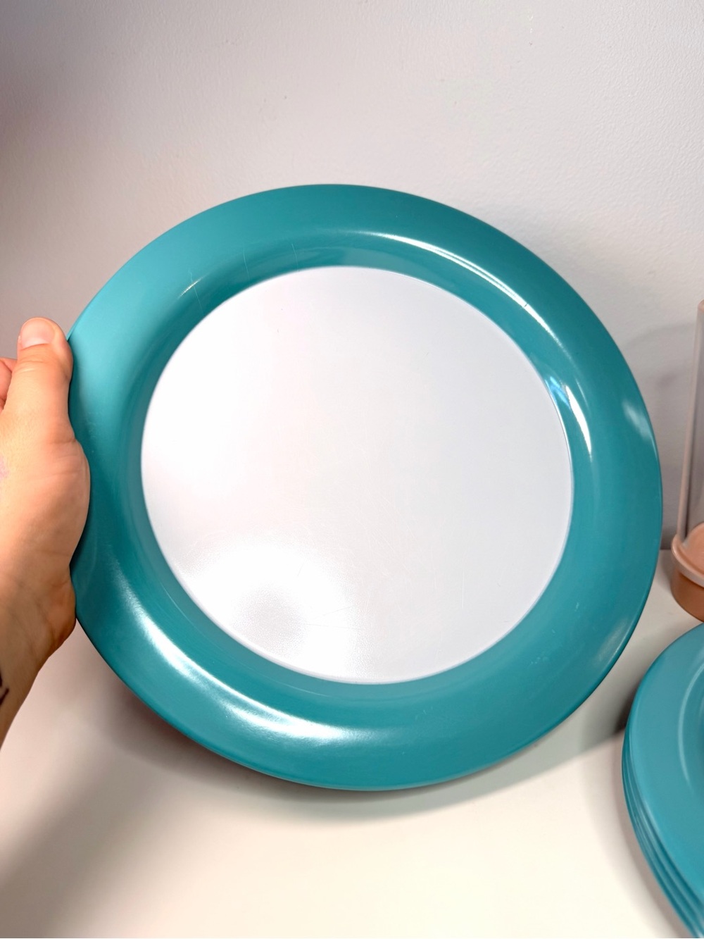 1980s Caméléon Neove Postmodern Dinnerware & Acrylic Tumbler Set - P. tardif - Picture 4 of 7
